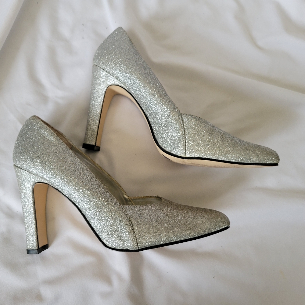 Vintage 80s Gloria Vanderbilt Silver high heel pumps